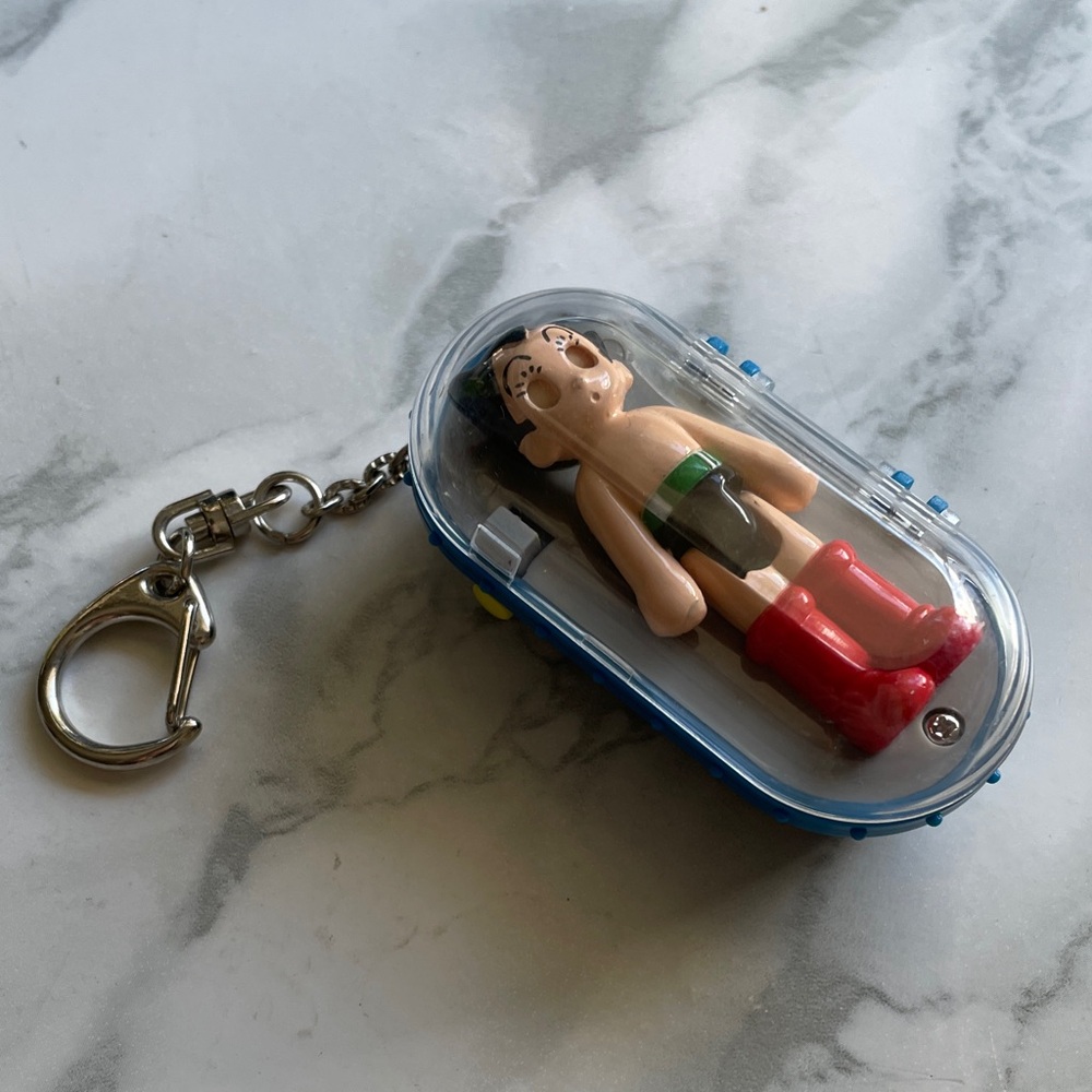 Tezuka / Astro Boy - sleeping keychain